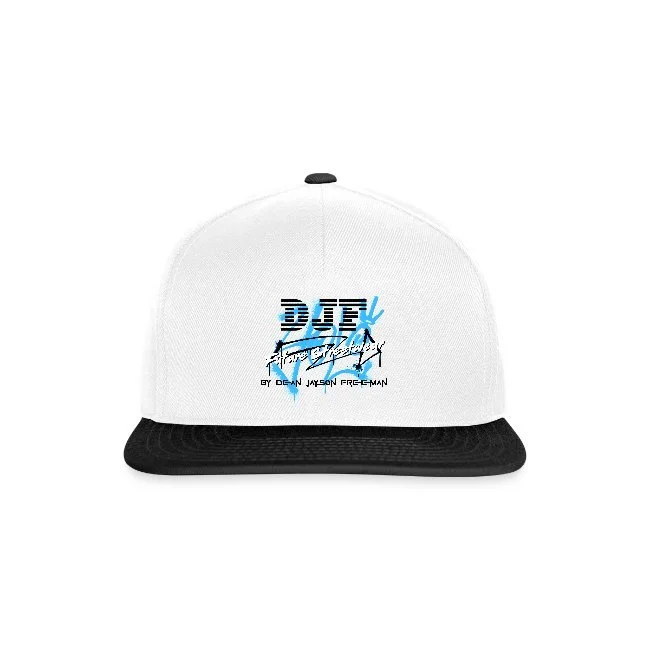 Weiße Cap mit schwarzem Schirm und DTX-Logo in Blau und Schwarz.
