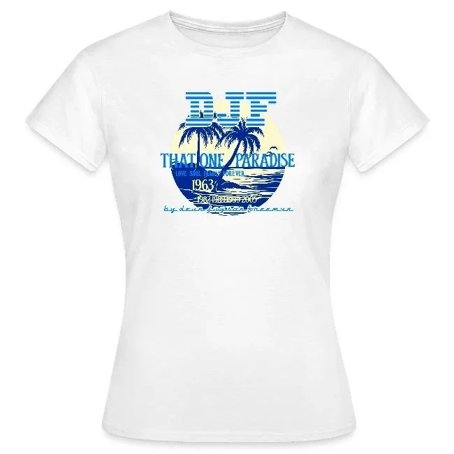 Weißes T-Shirt mit bläulichem Design, das Palmen und eine Insel zeigt, mit Text inklusive 'DUB', 'That One Paradise', und Jahreszahlen 1963 - 2023.