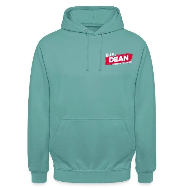 Ein türkisfarbener Kapuzenpulli mit Aufdruck 'D.L.F. DEAN' und 'JAYSON FREEMAN'.