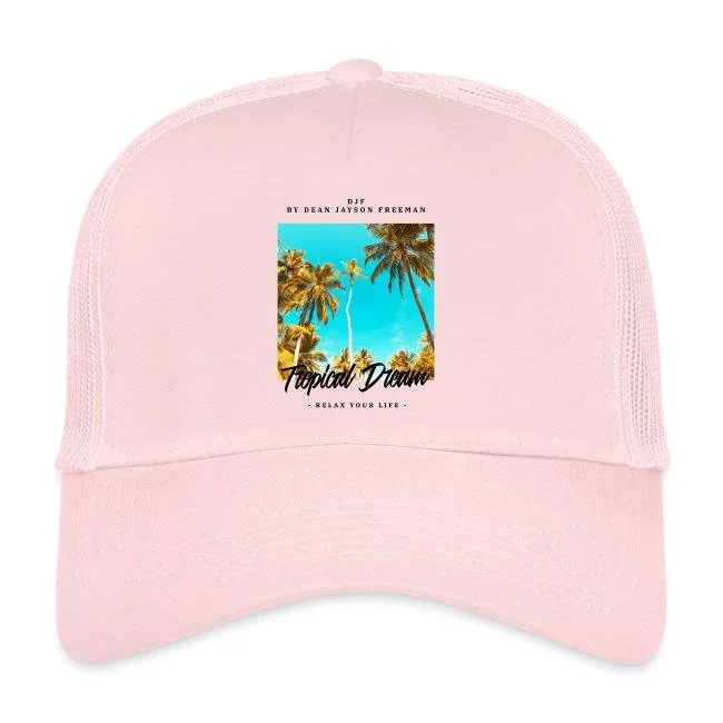 Ein rosa Baseballcap mit einem Bild von Palmen und blauer Himmel, Beschriftung 'Tropical Dream'.
