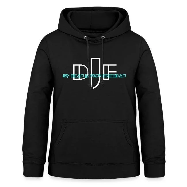 Schwarzer Hoodie mit weißer und türkiser Aufschrift „EDH“ und zusätzlichem Text darunter.
