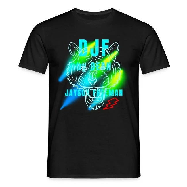 Schwarzes T-Shirt mit Neon-Design eines Wolfskopfes, Text 'DJ F', 'Jayson F Eaman' und bunten Lichteffekten