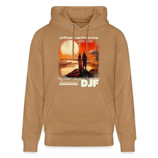 Beige Hoodie mit einem futuristischen, romantischen Sonnenuntergangsbild, das zwei Menschen zeigt, die am Wasser stehen, mit Texten und dem Kürzel 'DJF'.