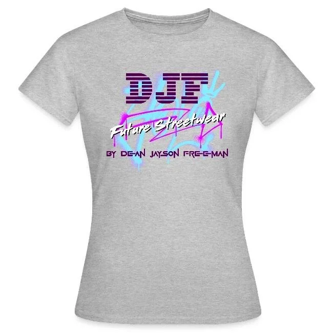 Graues T-Shirt mit einem bunten, vintage-inspirierten Design, das die Wörter "DJF" und "Futurist Streetwear by Dean Jayson Frecman" in verschiedenen Farben und Stilen zeigt.