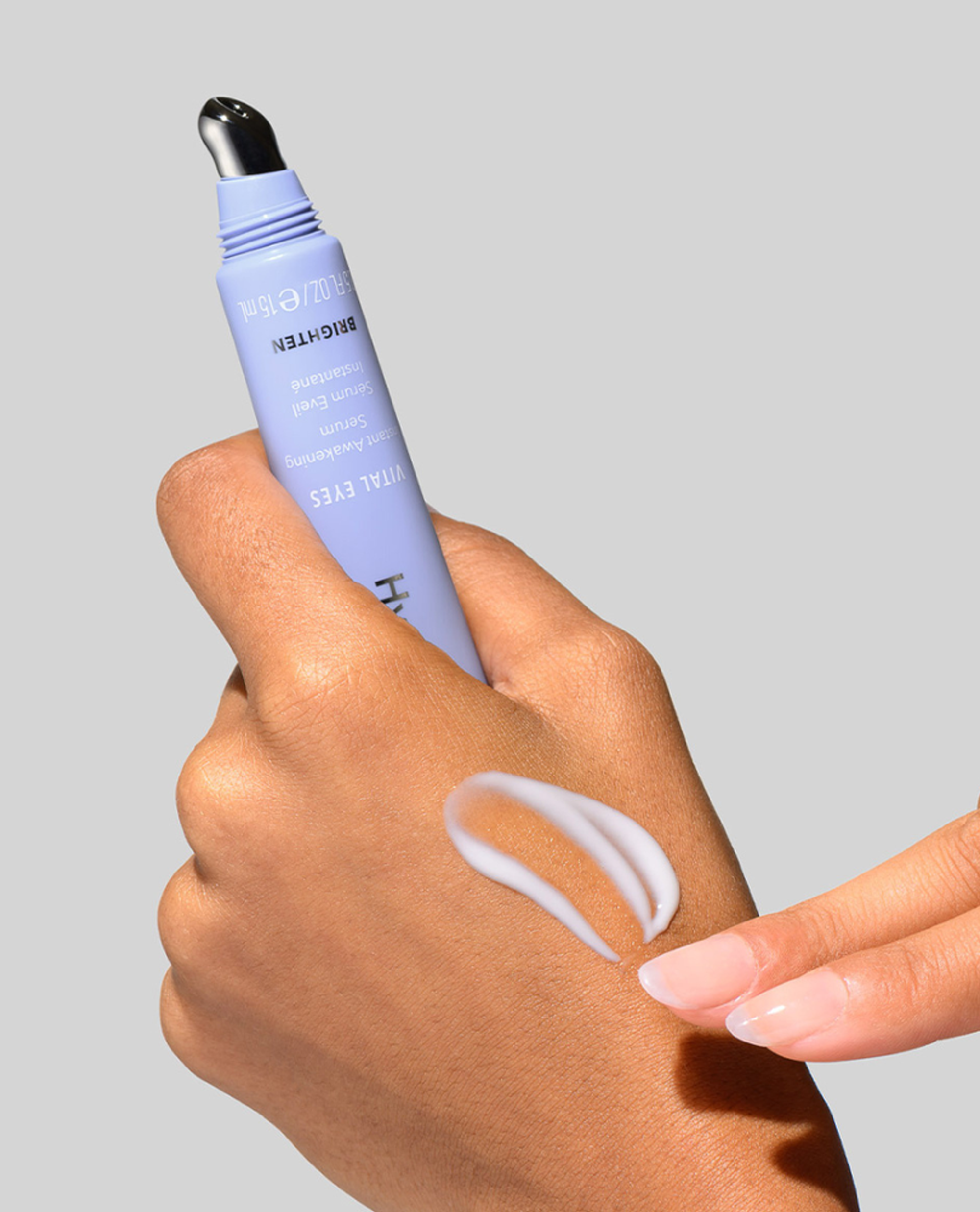 SKNJECT---HydroPeptide-Vital-Eyes-Hand.png