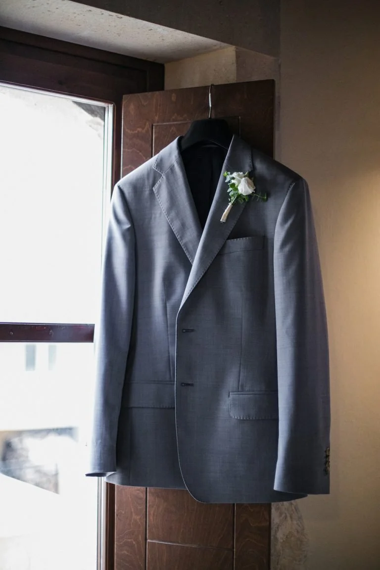 bluewhiteweddingincretephoto04-1-768x1152.jpg