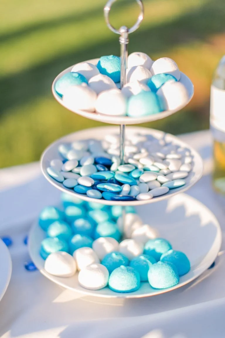 bluewhiteweddingincretesweetsphoto02-768x1152.jpg