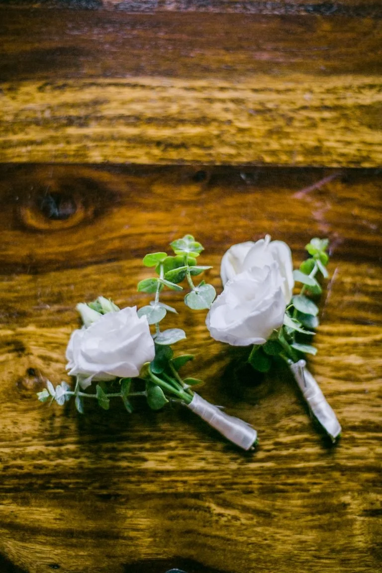 bluewhiteweddingincretephoto02-1-768x1152.jpg