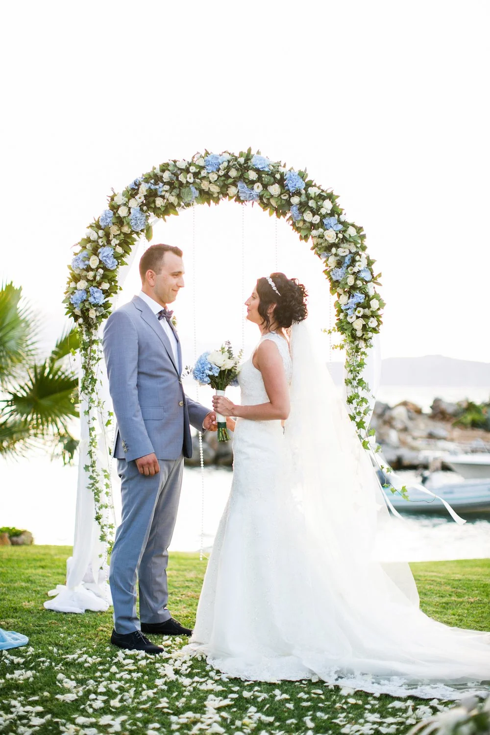 bluewhiteweddingincretepalmbayweddingvenuephoto02.jpg