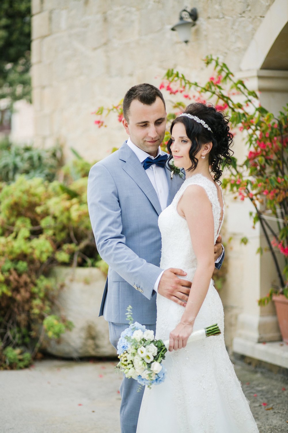 bluewhiteweddingbridegroomphoto03.jpg