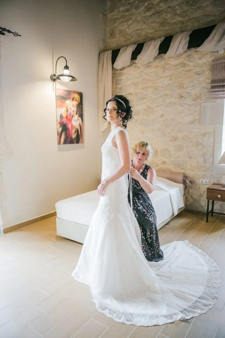 bluewhiteweddingincretebrideandhermotherphoto01-768x1152.jpg