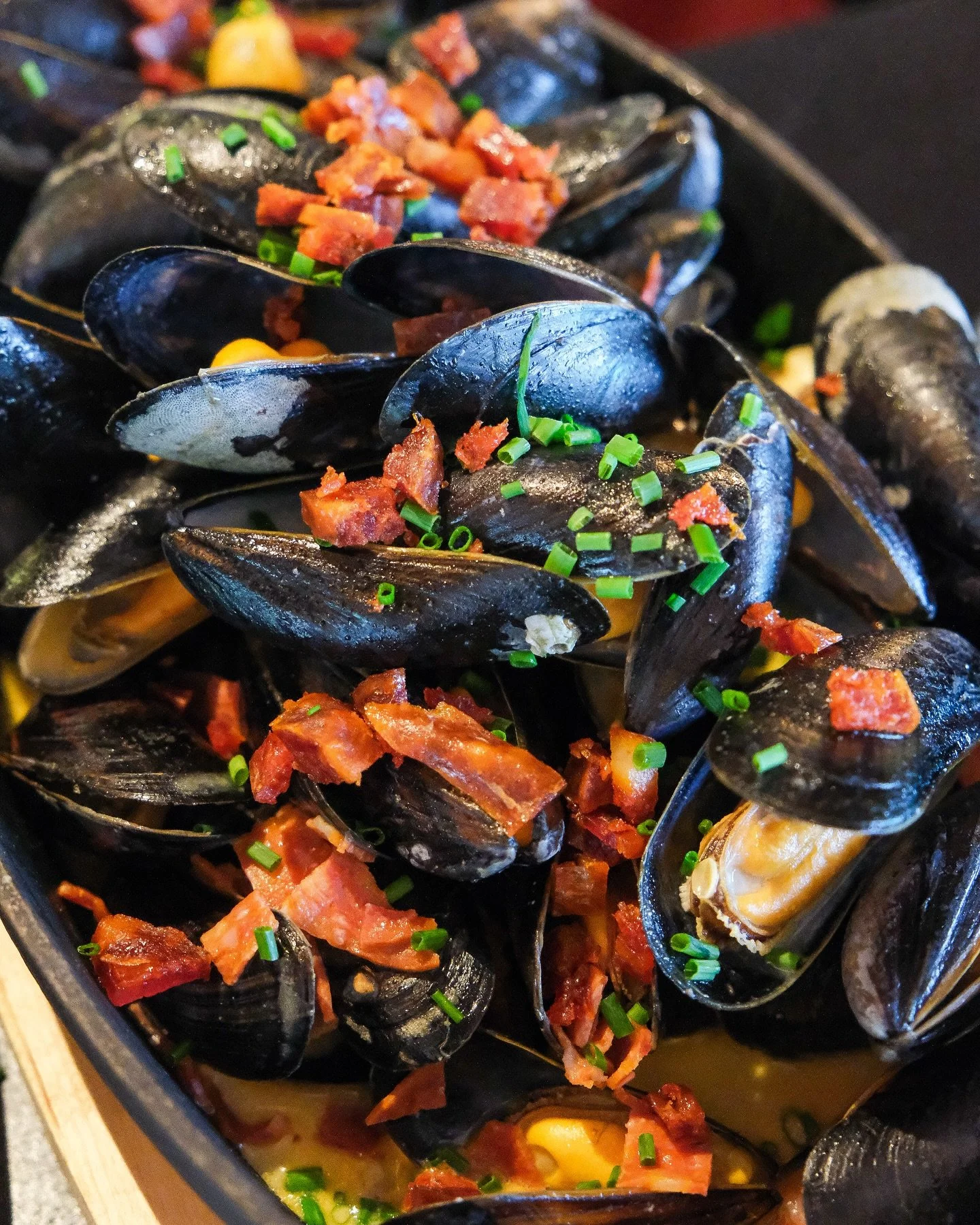 Mosselen met finesse, een klassieker in een modern jasje. 

#cateringcuisine #mossels #privatecatering #events