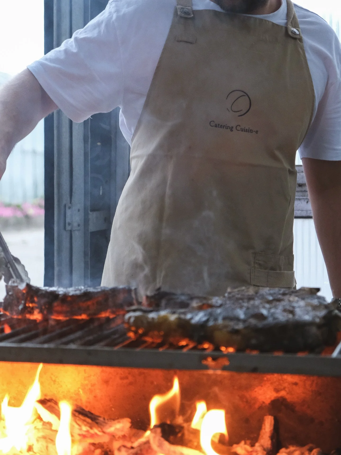 Smoke in the air, flavour everywhere. 

Het beste vlees, perfect gebakken. Recht van Franco&rsquo;s grill.

#cateringcuisine #privatecatering #meatlovers