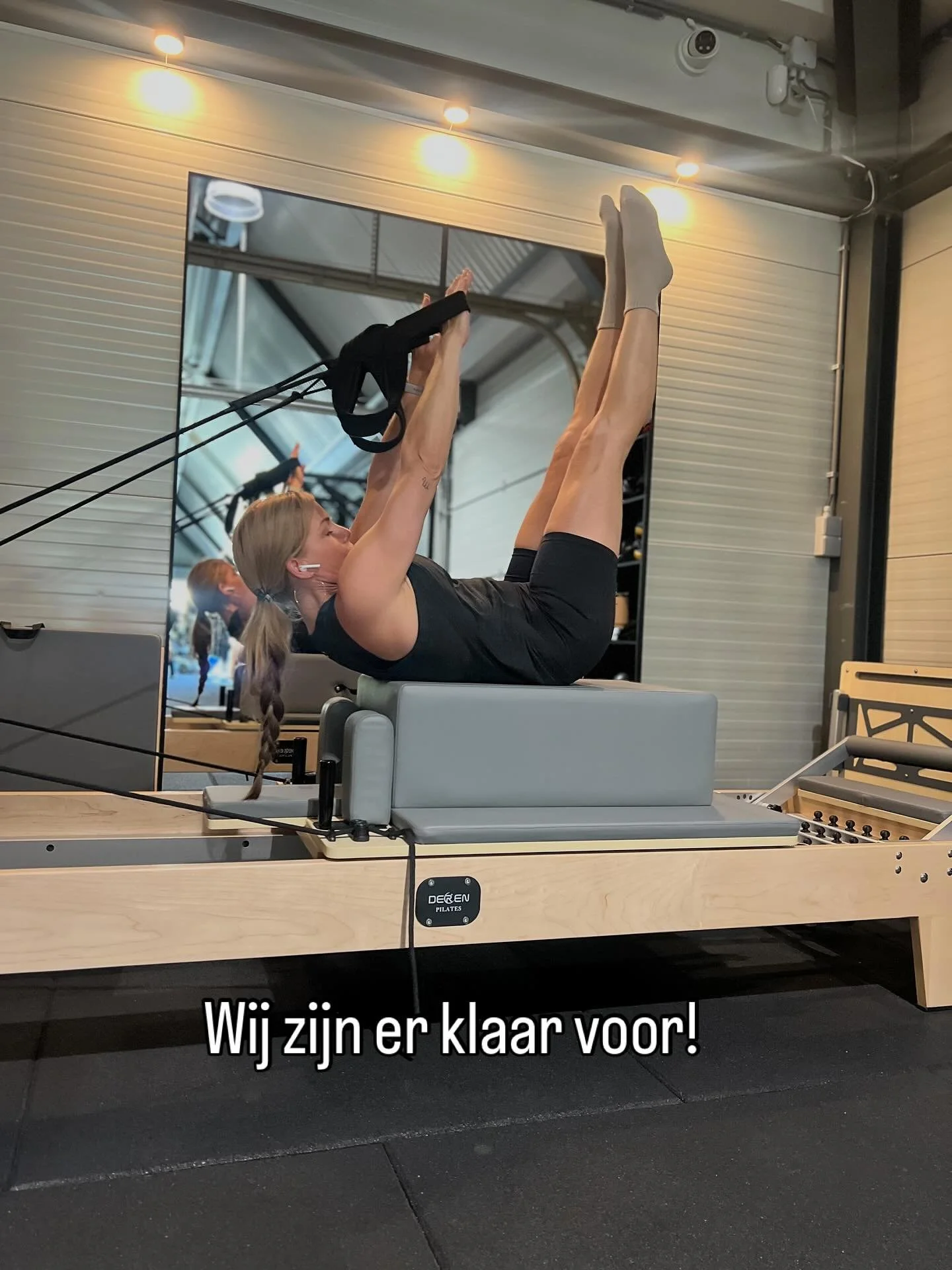 Wij hebben er zin in! Binnenkort gaat de Reformer Pilates Studio open🤸🏻‍♀️
Kun jij niet wachten en wil je al 1 op 1 reformer Pilates training van Romy? We hebben al een reformer in de Gym staan dus laat het ons weten!
Stuur een dm of neem cont
