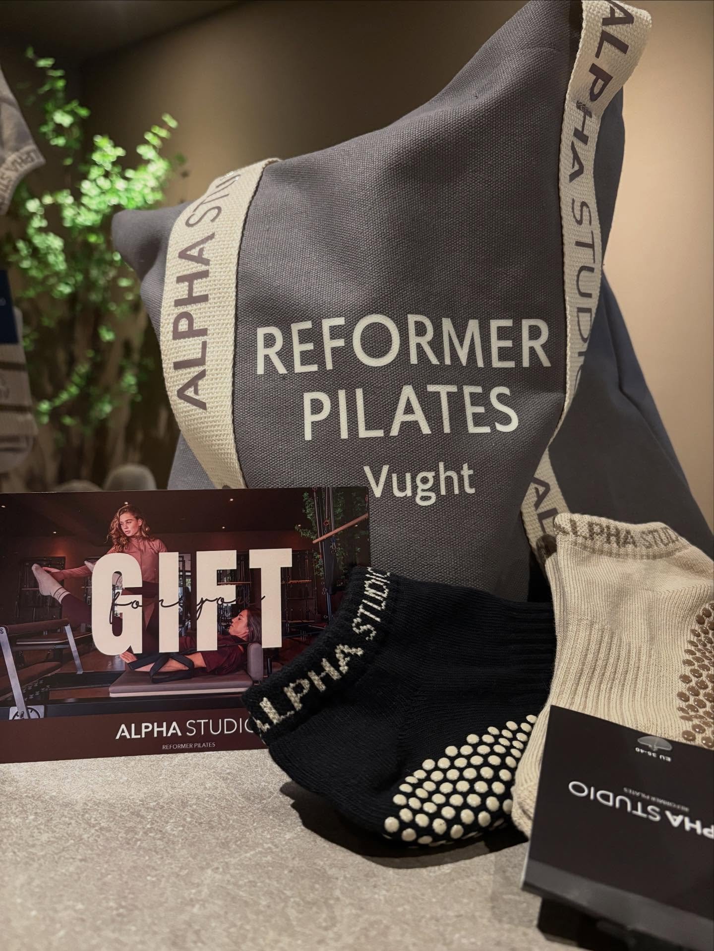 Last-minute cadeautip 🎄🎁
Gift cards ✨💌
Inclusief gratis Alpha Studio tas + een paar sokken 🧦
👉 Stuur ons een DM 
Wie ga jij blij maken deze kerst ✨😍