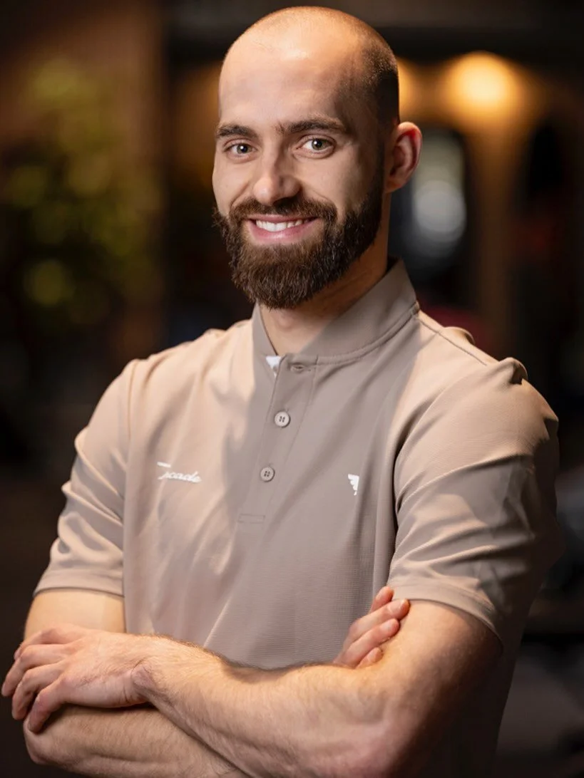 Meet Tjeerd 👋🏼 

Tjeerd is geboren en getogen in Den Bosch en al z&rsquo;n hele leven gek op sport. Van turnen en zwemmen naar voetbal &mdash; maar op z&rsquo;n 15e ontdekte hij fitness&hellip; en toen was het raak. 💥

Hij volgde de opleiding Spor