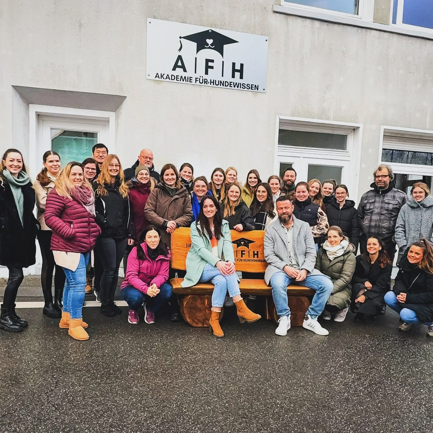 ✨ Ein Kapitel voller Wachstum, Wissen und Emotionen ✨

Meine Zeit an der @akademie_fuer_hundewissen war eine der intensivsten, lehrreichsten und sch&ouml;nsten Phasen meines Lebens. 🐾💡

Monatelang haben wir zusammen gelernt, uns gegenseitig unterst