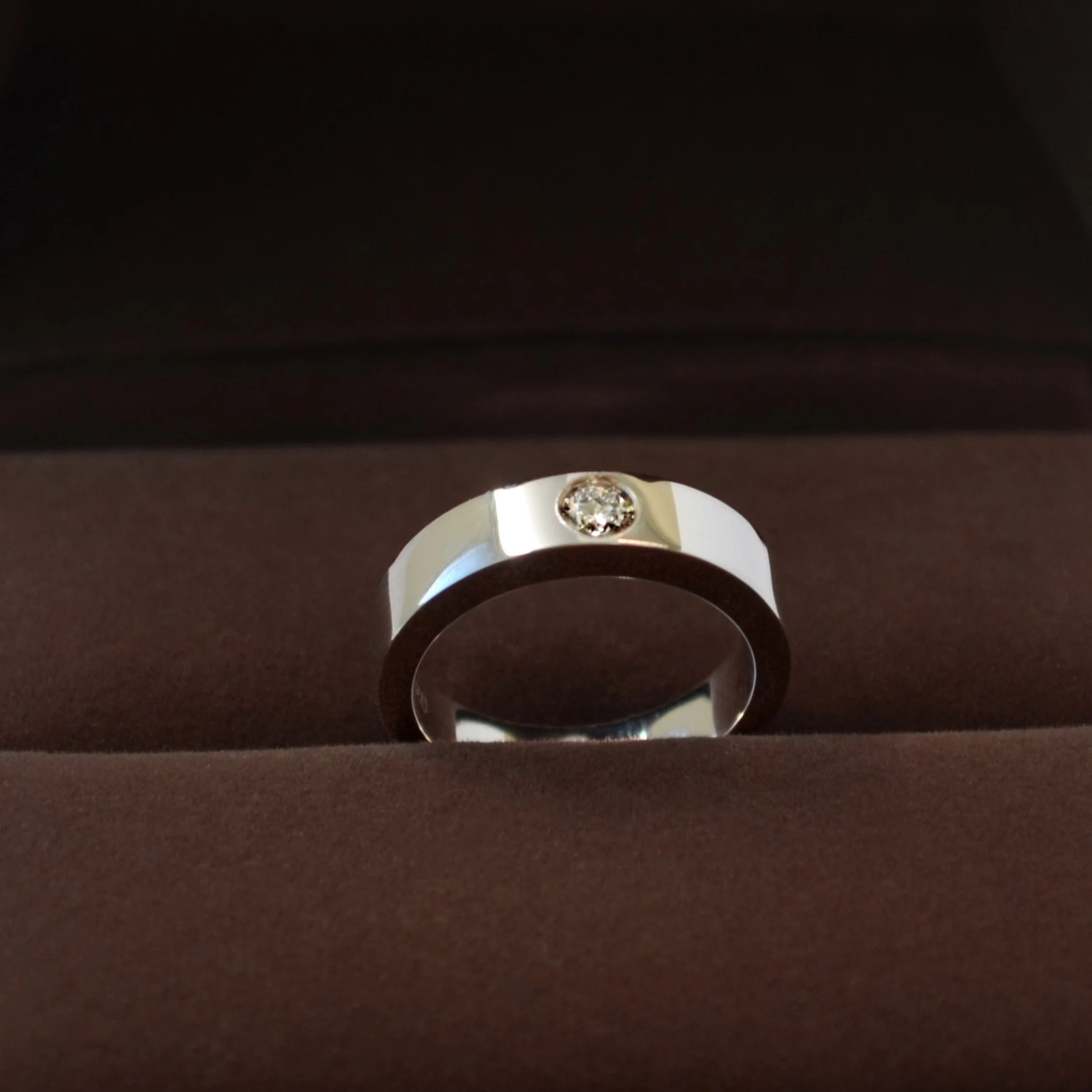 R1370.jpg