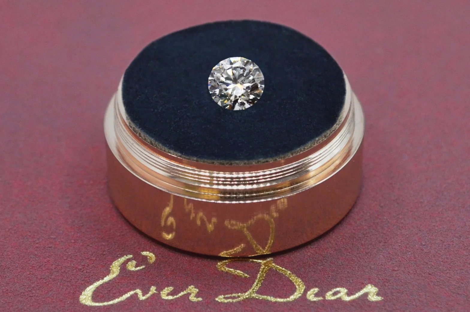 Colorless_Brilliant_Diamond_0.8ct.jpg