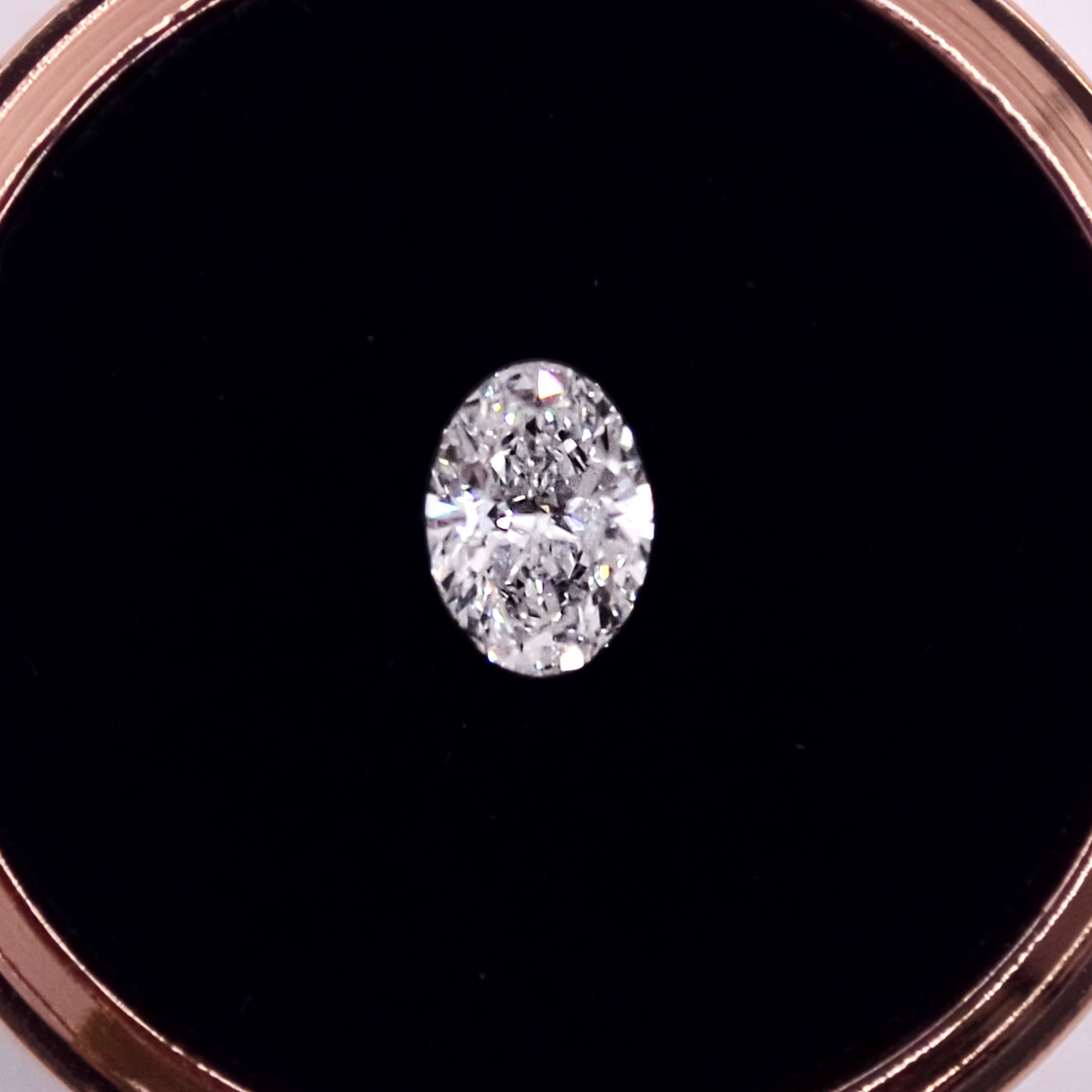 0.50-0.69_ct_Colourless_Oval.JPG