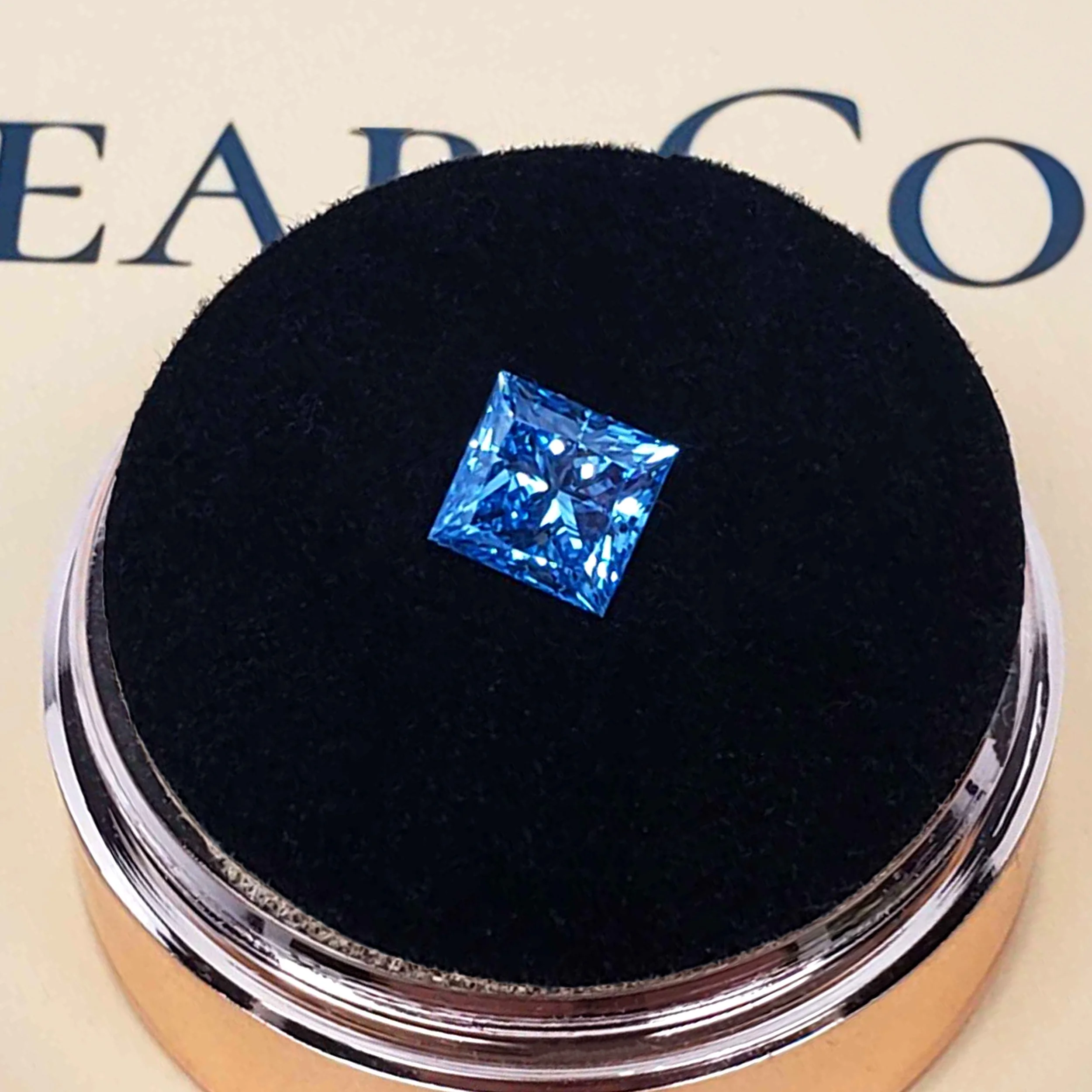 Blue_0.85ct_Princess_9069602036.jpg