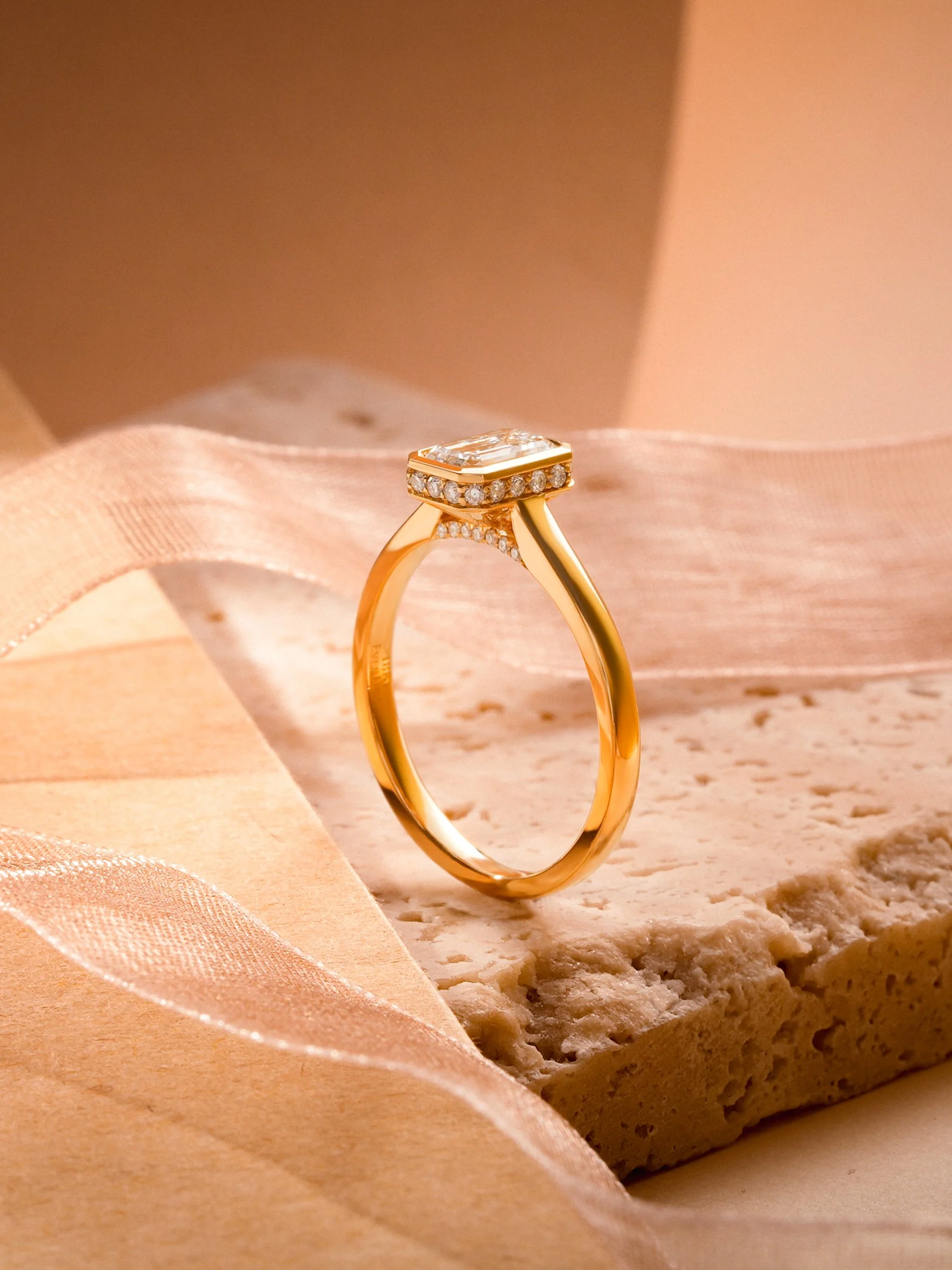 Bezel Emerald 755918.jpg