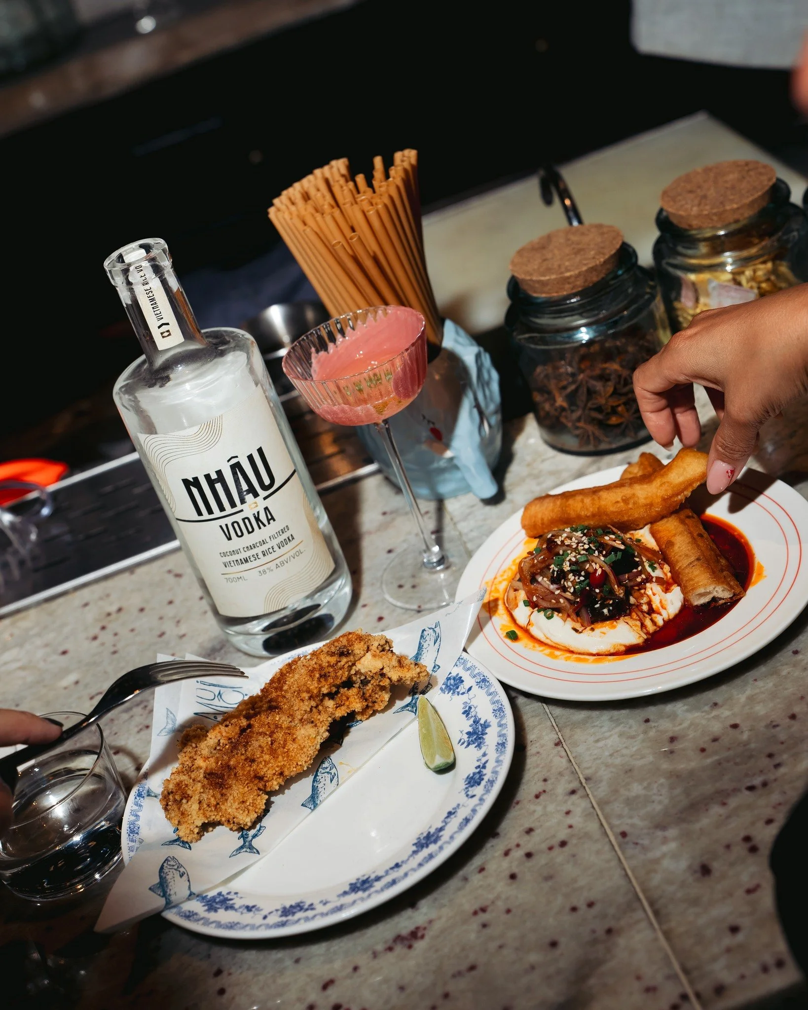 𝗡𝗵ậ𝘂, 𝗯𝘂𝘁 𝗺𝗮𝗸𝗲 𝗶𝘁 𝗺𝗼𝗱𝗲𝗿𝗻 | 𝐍𝐡𝐚̣̂𝐮, 𝐦𝐚̀ 𝐤𝐢𝐞̂̉𝐮 𝐱𝐢̣𝐧 𝐱𝐢̣𝐧 𝐦𝐨̣̂𝐭 𝐜𝐡𝐮́𝐭

It doesn&rsquo;t take much.

A few dishes, a good drink,
and suddenly you stay longer than planned.

So, tối nay nhậu h&ocirc;ng?

___

Nh&i