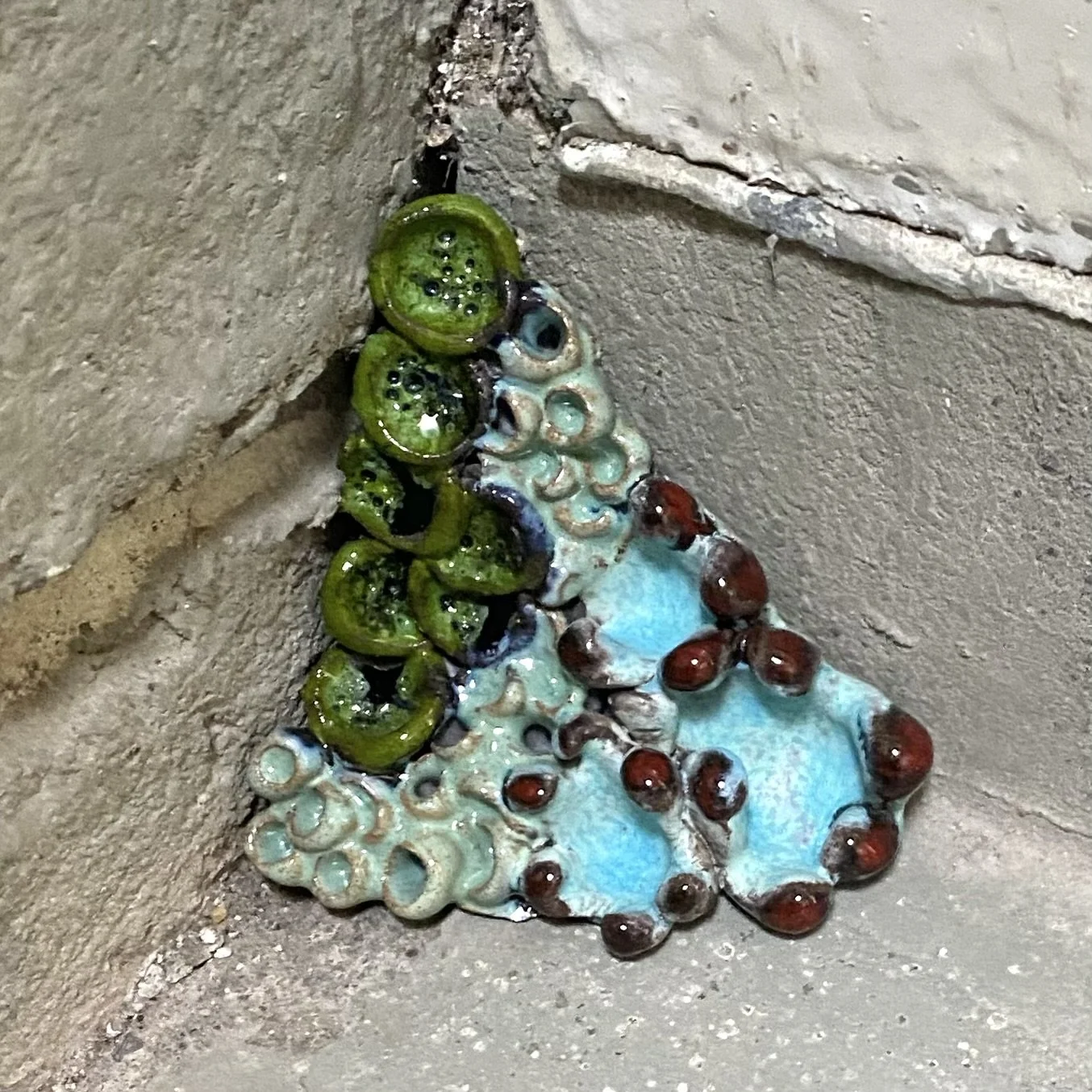 Hidden Jewel - M (blue/green/red)