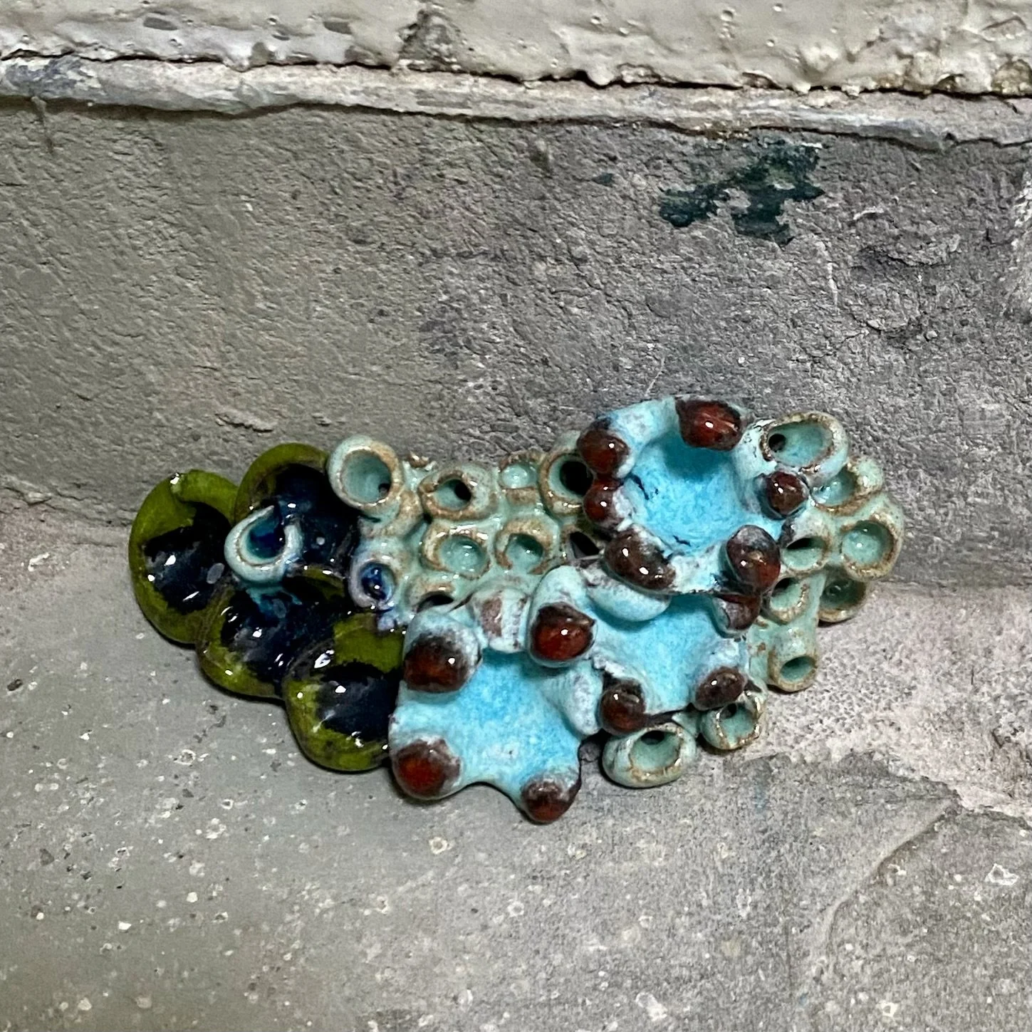 Hidden Jewel - M (blue/red/green)