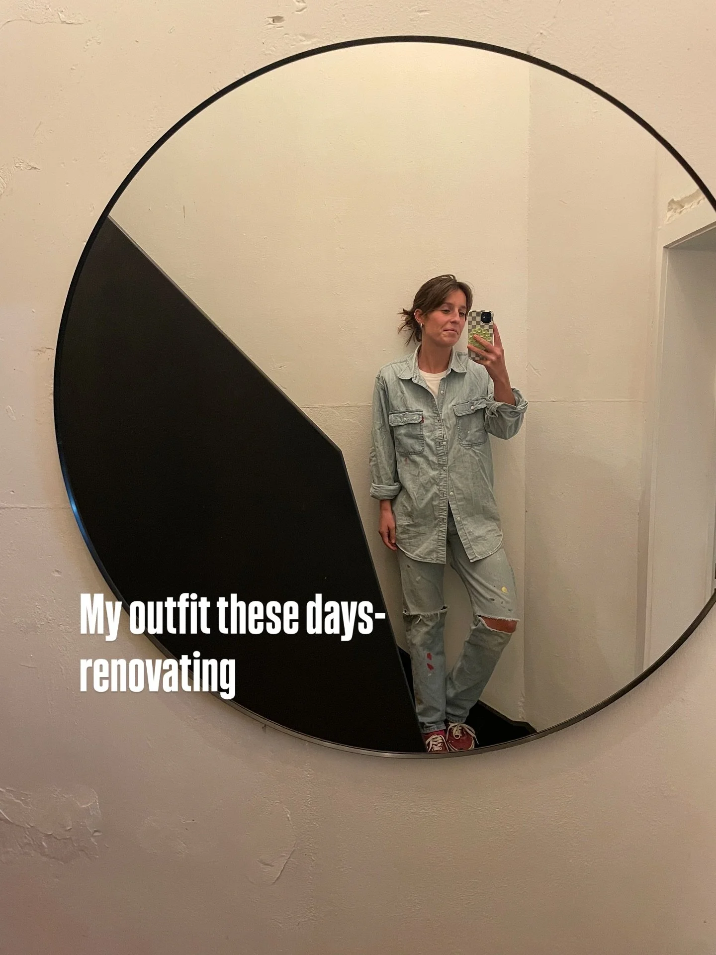 Flying in and out of the house lately. Head full of ideas and yet not knowing where to start on the to do list. 
So I figured a little carousel of the last days will do. 

💚
Eke 

#styling #stylingtips #fashion #lifestyle #closettherapy