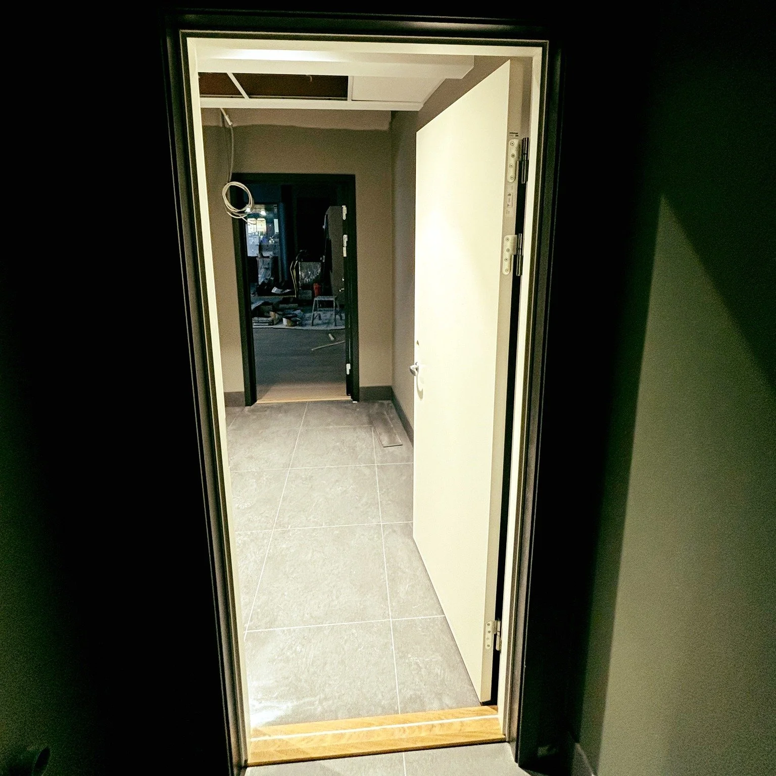 I januar &aring;pner d&oslash;rene hos @evonorge p&aring; Sorgenfri - et nytt og spennende treningssenter i bydelen. Bygg‑TEK har bist&aring;tt med innsetting av d&oslash;rer, listing, foringer og annet forefallende arbeid i oppstarten. G&oslash;y &a