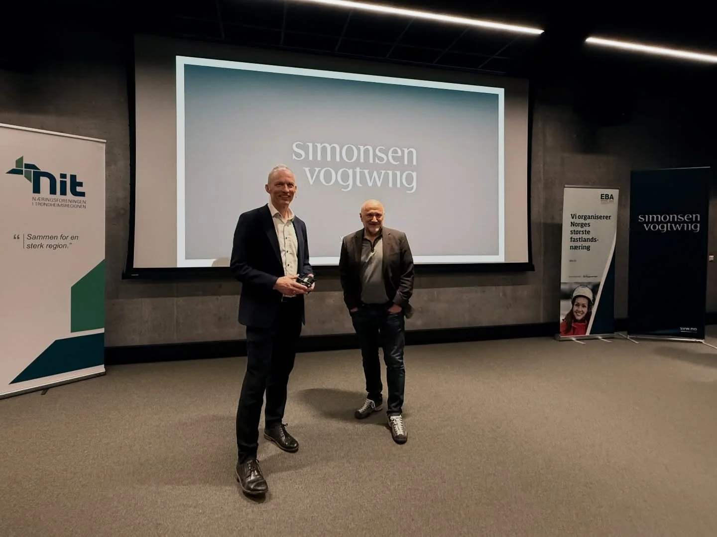 I dag har vi i Bygg-Tek v&aelig;rt med p&aring; Entreprisenettverk. 
Per Olav holdt innlegg sammen med Arild Paulsen fra @simonsenvogtwiig , p&aring; en veldig nyttig fagdag om entrepriserett, arrangert av Simonsen Vogt Wiig og @eba_byggoganlegg , i 