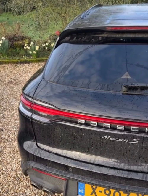 Avant nettoyage arrière Porsche