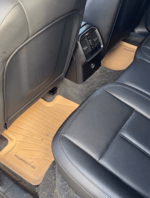 Avant nettoyage intérieur Porsche Macan
