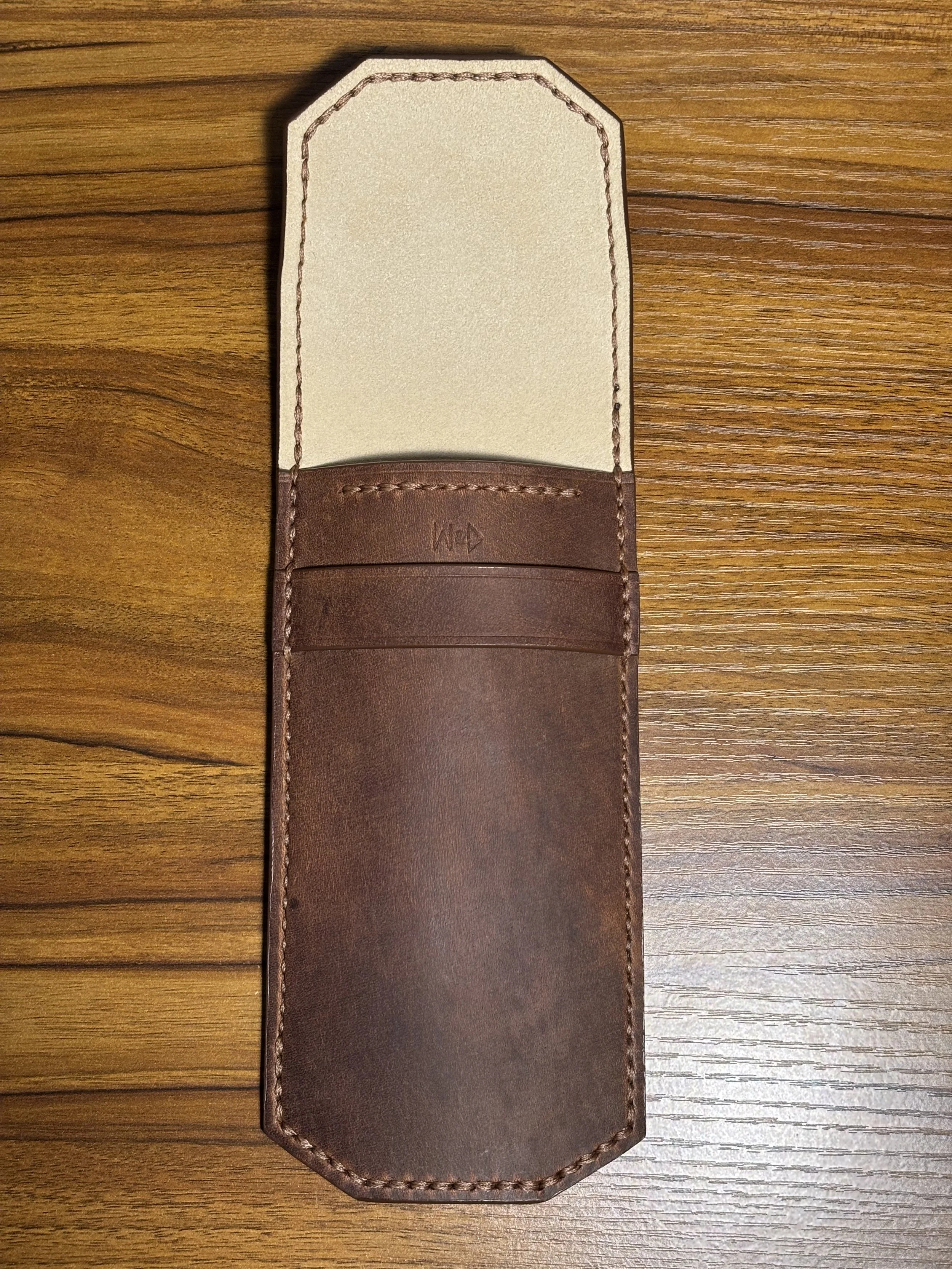 the-lookout-soft-sunglasses-case-open-interior-lining.jpeg
