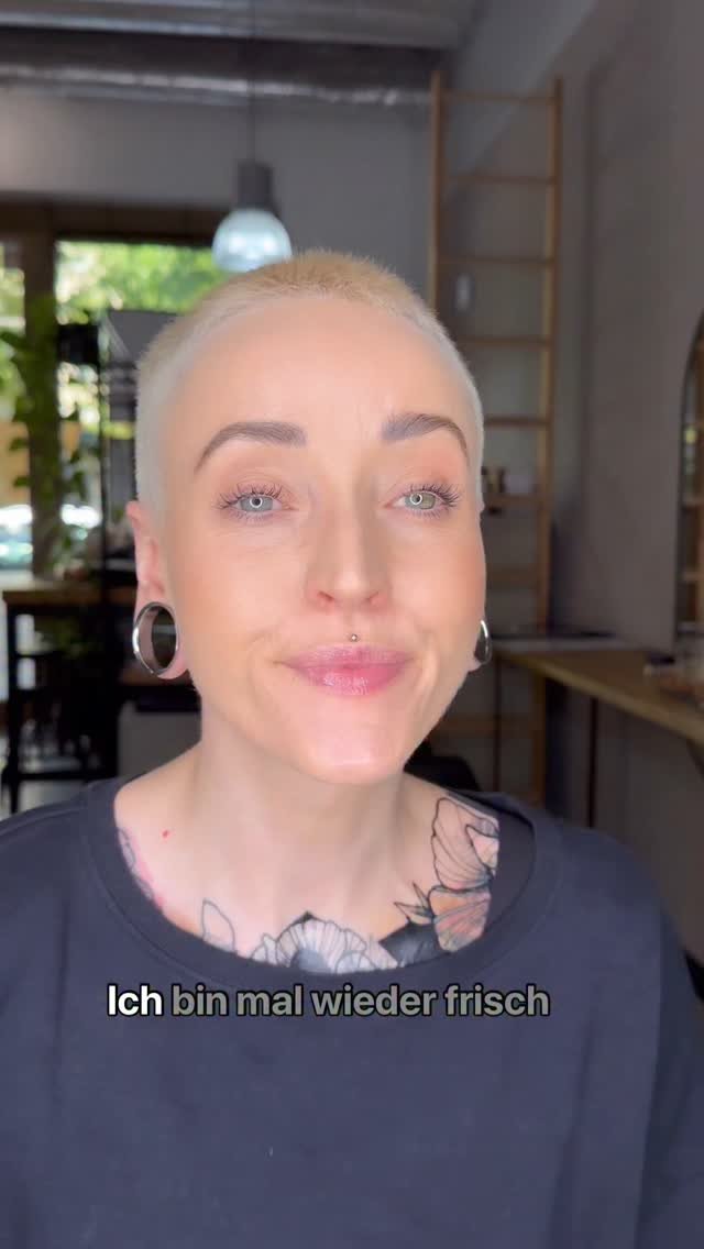 Warum vergisst du deine Kopfhaut - oder ist sie dir einfach egal? Healthy Hair starts at the roots - YOU ARE LOVELY 🐋
Ich färbe und blondiere meine Haare regelmäßig – deshalb ist es für mich ganz klar:
Meine Kopfhaut beko
