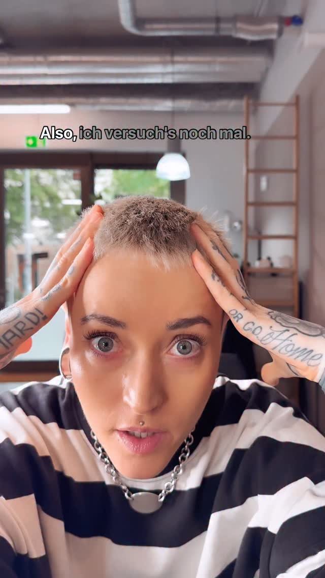 Buzzcut rauswachsen lassen? Nicht easy 🤪
Ich rede nicht von langen Haaren – nur ein paar Zentimeter.
Letztes Mal hab ich’s nicht durchgezogen.
Diesmal versuch ich’s anders.
Geduld, Pflege & ein bisschen Selbstbewusstsein w&aum