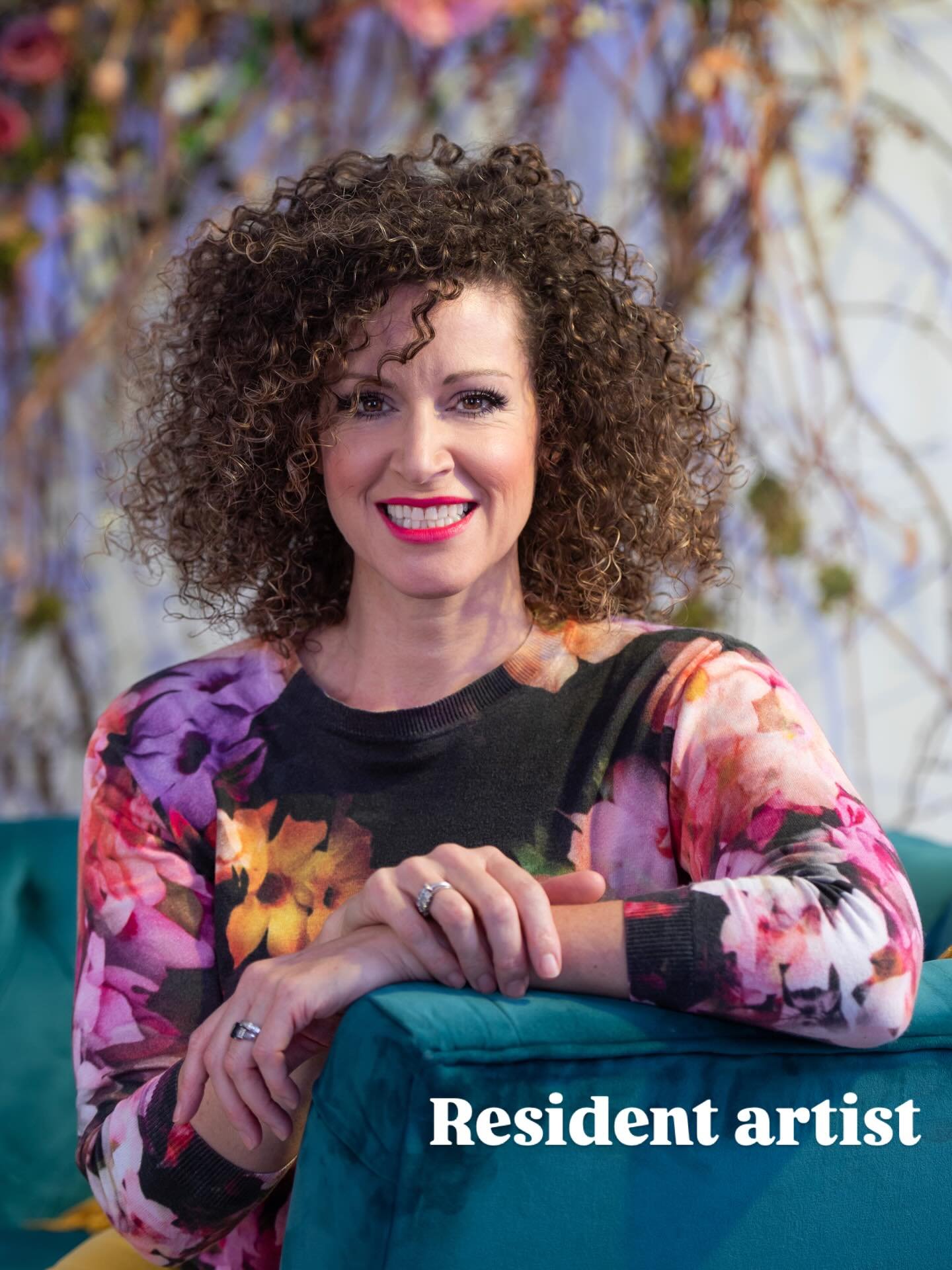 @vickyjpaul is a contemporary abstract artist and intuitive. She believes we carry inside us everything we seek outside us, and her work explores transformation, her passion for the mind body spirit connection, the energy in nature, and the golden th