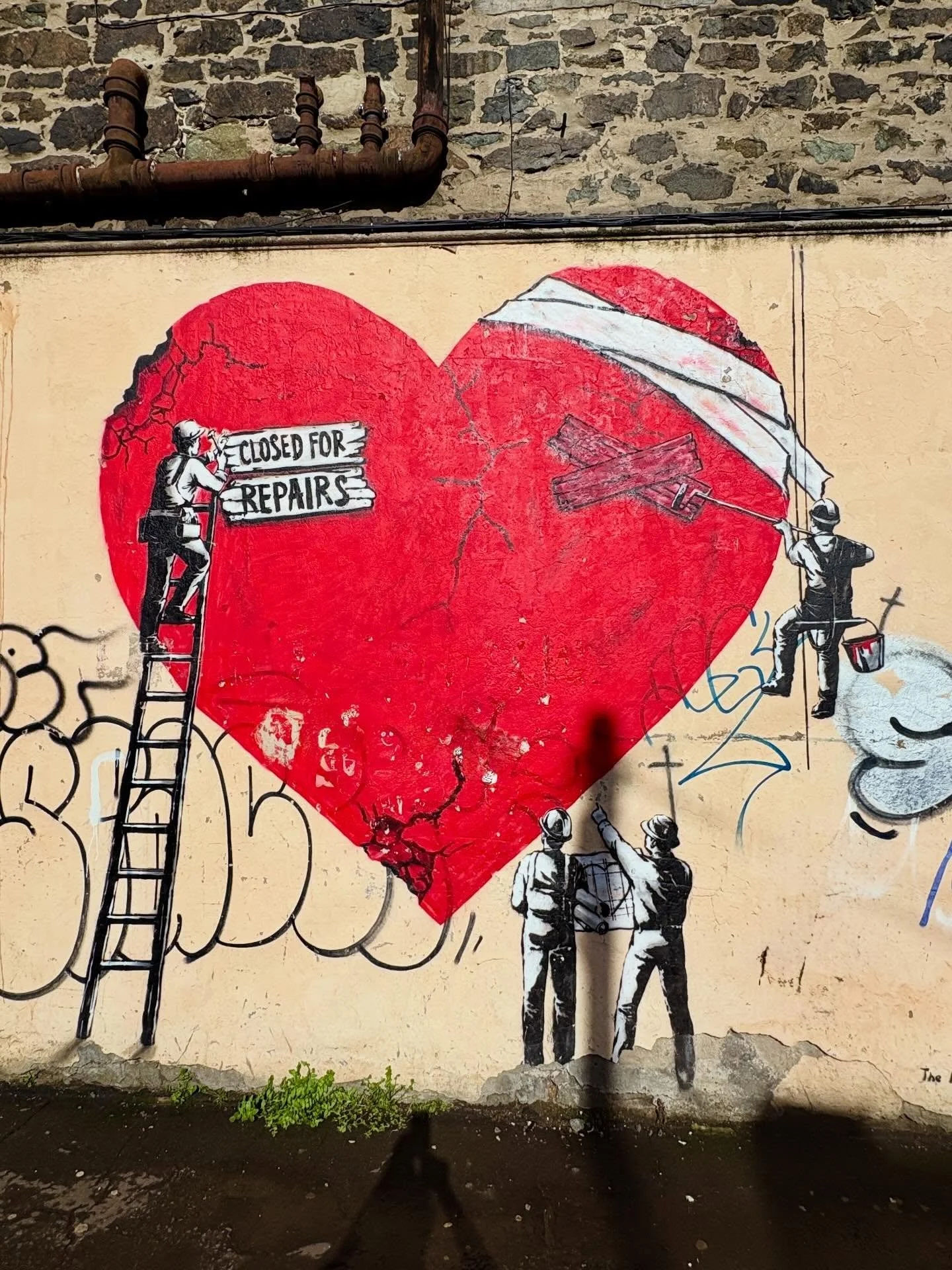 Lots of cool street art / graffiti in Leith including this next to our studios. 

#graffiti #streetart #loveheart #leithlife