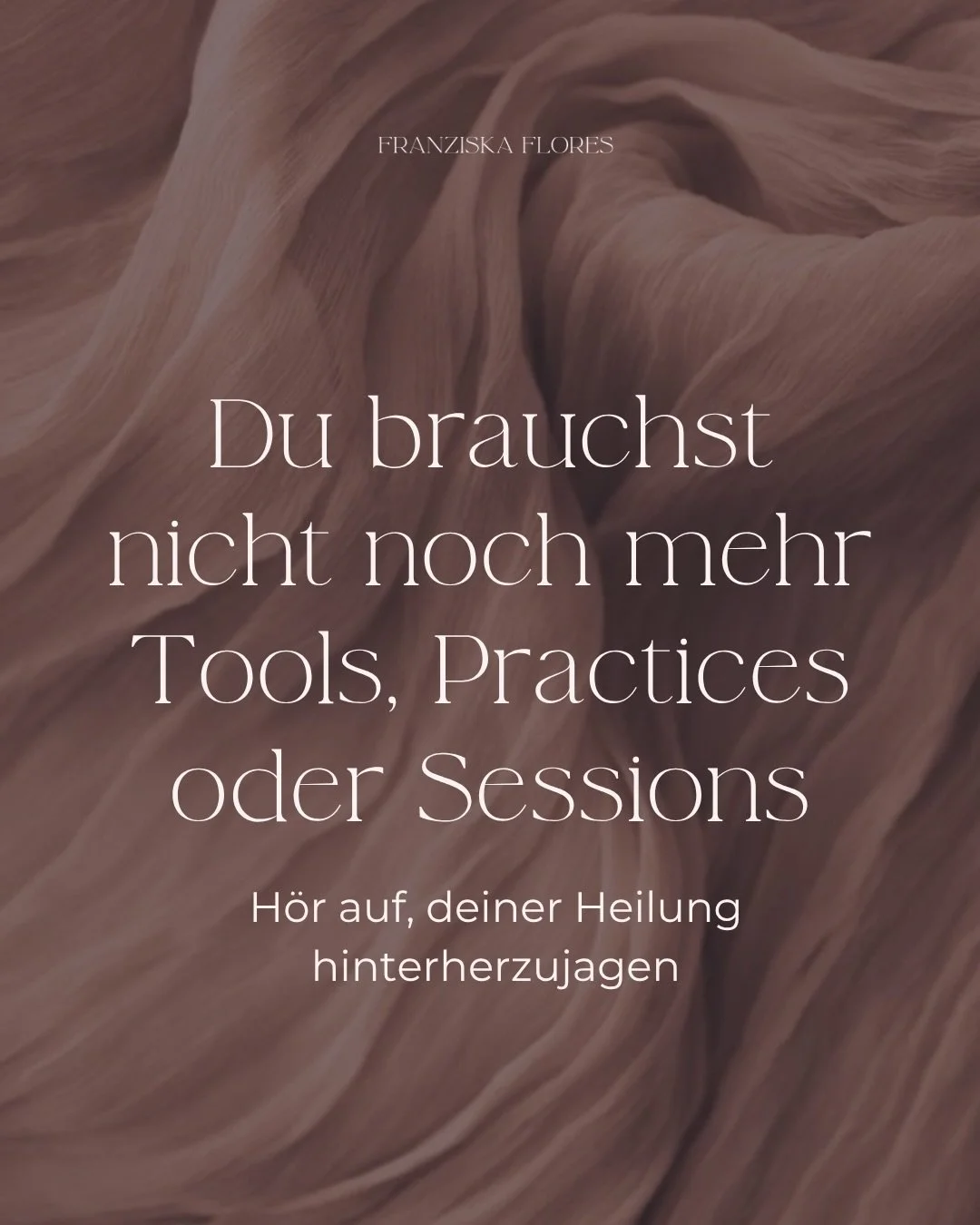 Wir glauben oft, wenn wir nur noch das eine Retreat buchen, noch die eine Session machen oder die perfekte Practice finden, dann macht es endlich &bdquo;Klick&ldquo;. 

Aber w&auml;hrend du im Au&szlig;en jagst, entfremdest du dich nur weiter von dem