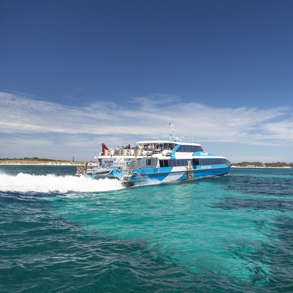 🚨 GIVEAWAY 🚨
Win an unforgettable family escape to Wadjemup / Rottnest Island thanks to @sealinkrotto! The prize includes same-day return ferry travel for two adults and two children from Fremantle, plus 2 tickets to the 2025 Perth Boat Show! 🛥️

