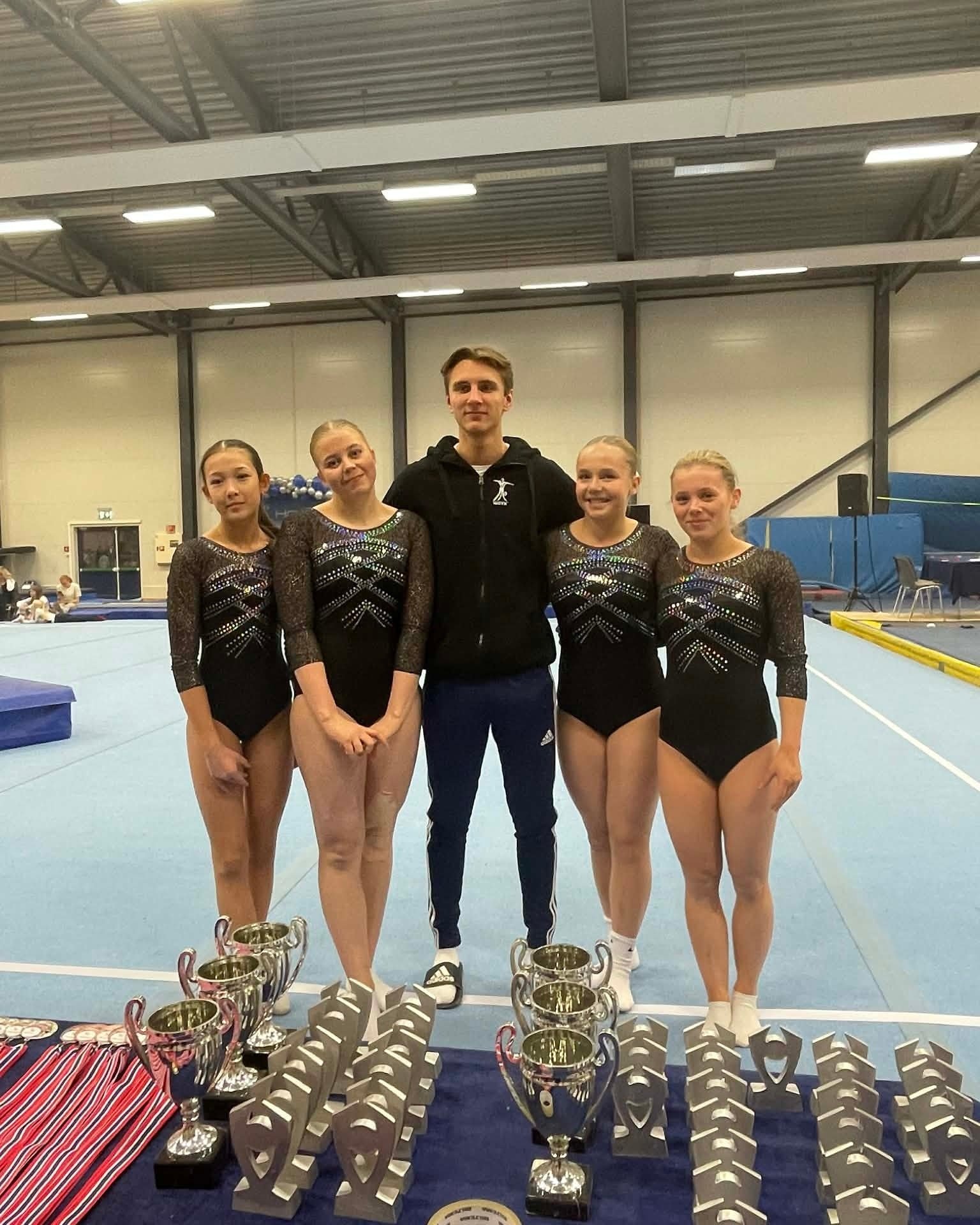 LUKE 17: William

William har selv v&aelig;rt gymnast i B&amp;OI Turn, og de siste &aring;rene har han ogs&aring; v&aelig;rt trener i klubben. Han kommer fra en familie der turn alltid har st&aring;tt sterkt, og kj&aelig;rligheten til sporten merkes 