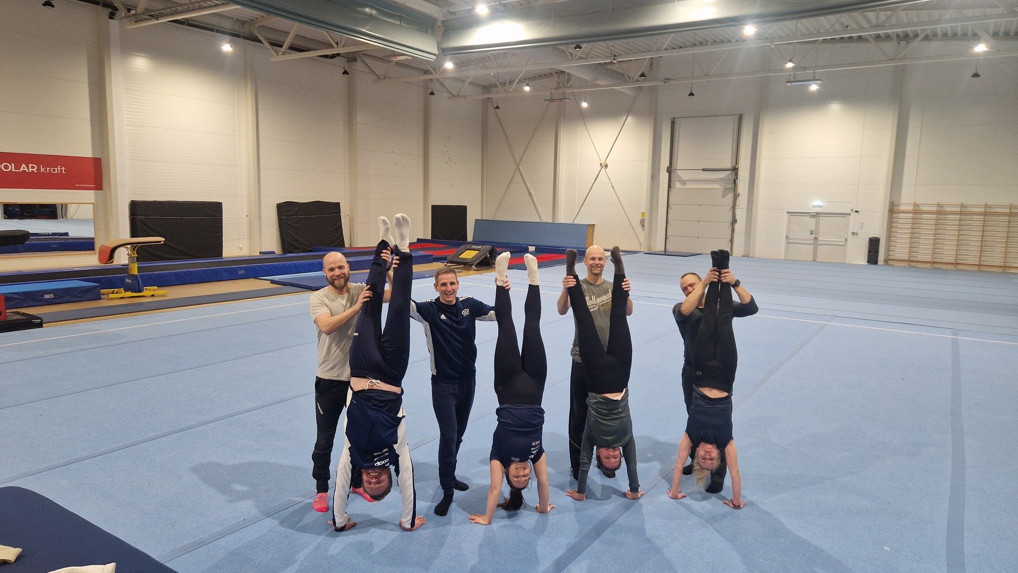 For gammel til &aring; starte med turn?
Neida, det er man aldri! 🤸&zwj;♂️
I kveld &aring;pner voksentroppen d&oslash;rene for &aring;pen trening i turnhallen p&aring; M&oslash;rkved, hall A.
Klokken 20.00 st&aring;r en trivelig og sosial gjeng klar 