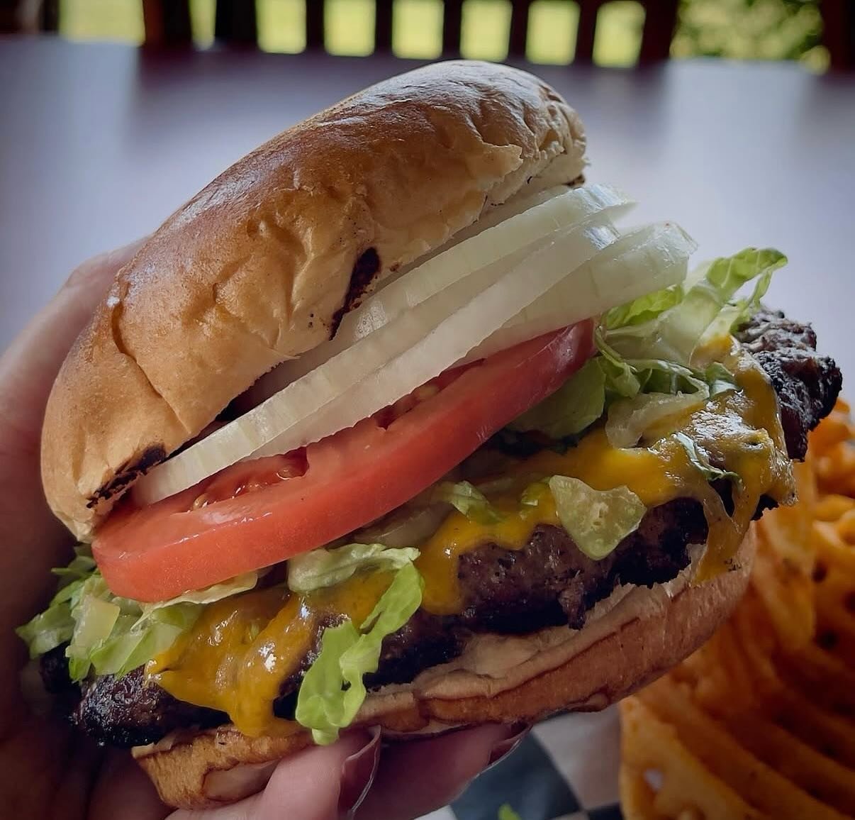 🔥BIG FLAVOR,
 HALF A POUND🔥
Angus beef burger- juicy, thick and grilled to perfection. Stacked high. Loaded with flavor.🍔
#angusbeef #burgerslovers #juicybite