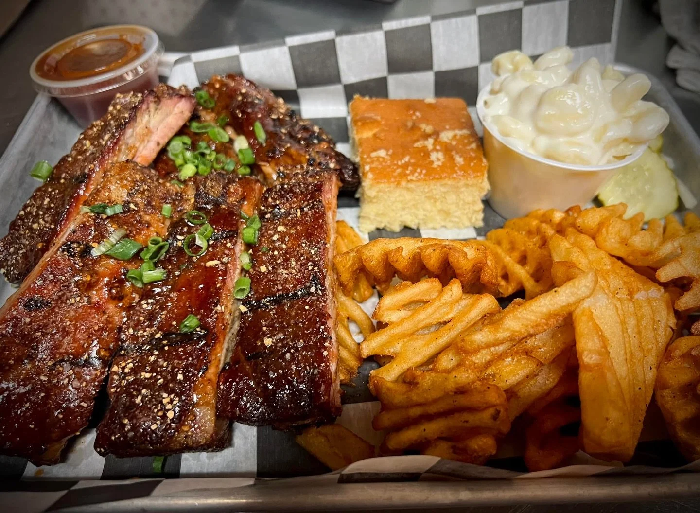 Fall off the bone kind of good 😋
Hickory smoked ribs, seasoned with our signature dry rub and cooked low and slow
Served up with classic sides and all the flavor Route 60 is known for

#BBQ60  #Route60BBQ  #SmokedRibs  #RibPlate  #SouthernEats  Comf