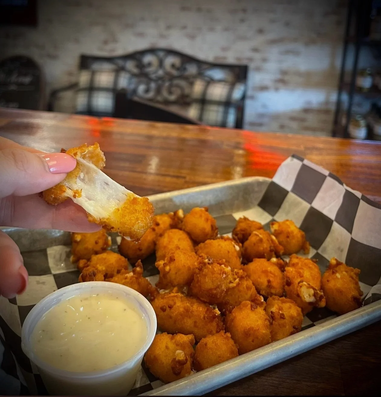 Golden, crispy, and perfectly melty 🧀✨
Our cheese curds are fried fresh and served hot with a side of creamy dipping sauce
The ultimate starter for any BBQ craving 🔥