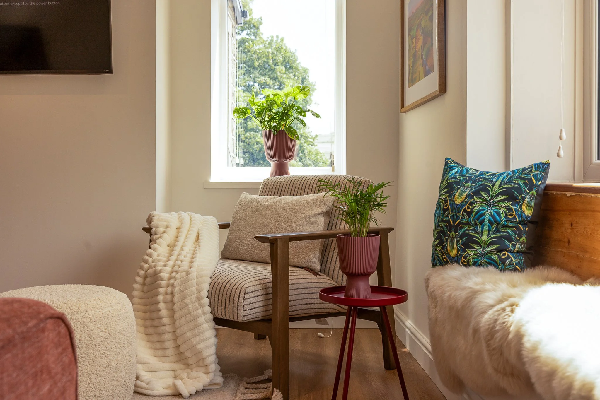 Burhill-house-accoutre-holiday-let-living-room-ripponden-0244.JPG