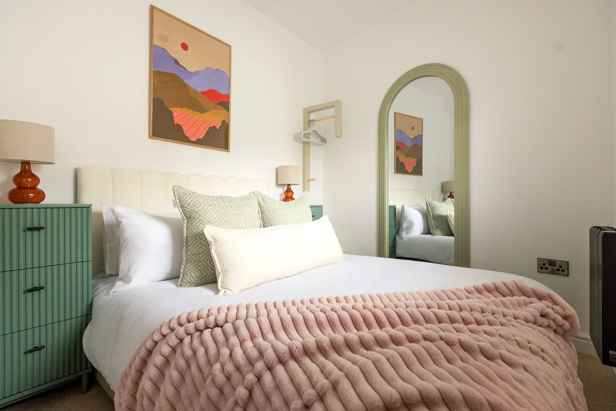Burhill-house-accoutre-holiday-let-double-bedroom-ripponden-0072.JPG