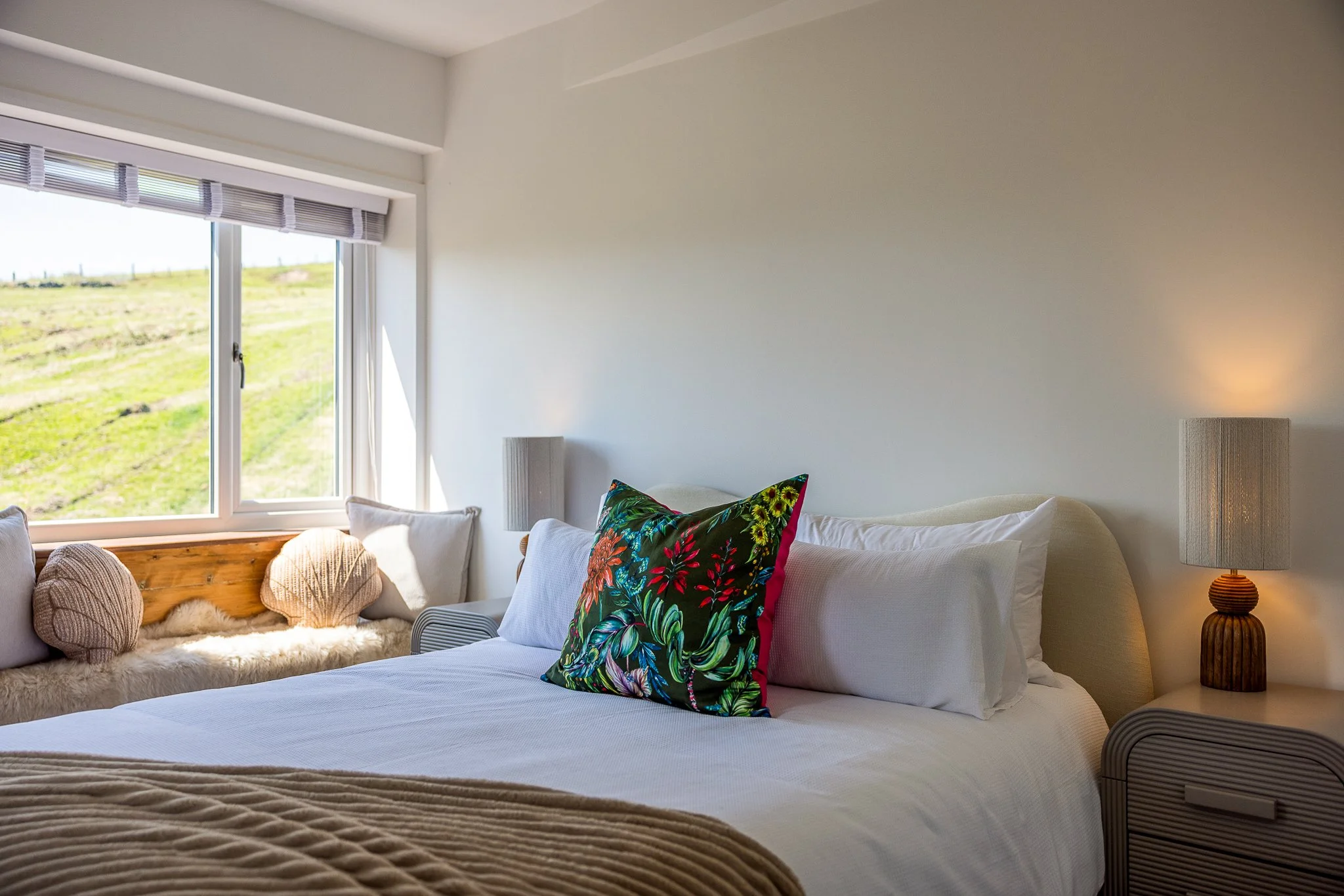 Burhill-house-accoutre-holiday-let-kingsize-bed-ripponden-0810.JPG