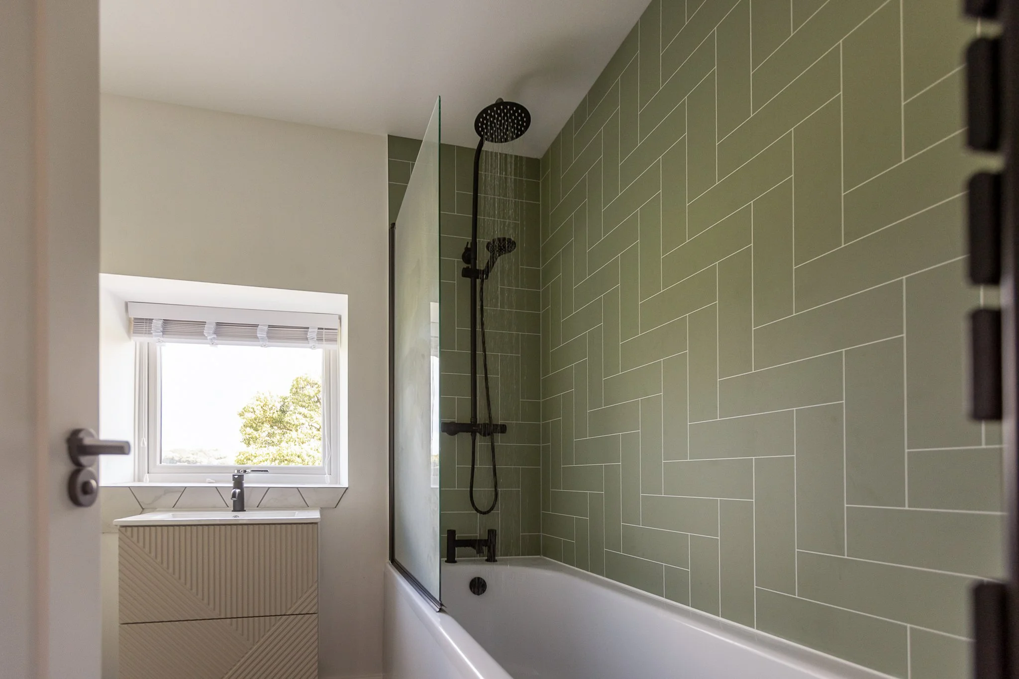 Burhill-house-accoutre-holiday-let-bathroom-ripponden-0377.JPG